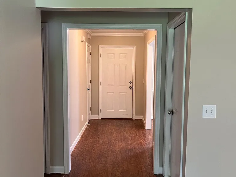 2811 Sutherland Dr — Photo 2