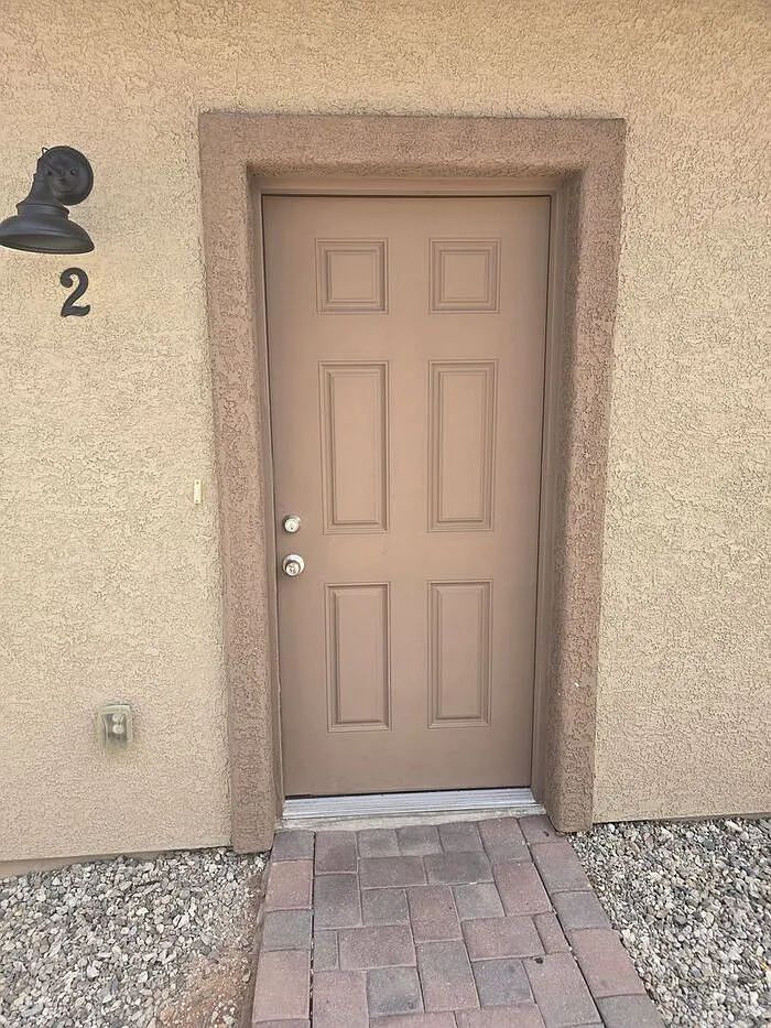 2 bed, 1.0 bath, 949 sqft, $1,300 — Photo 3