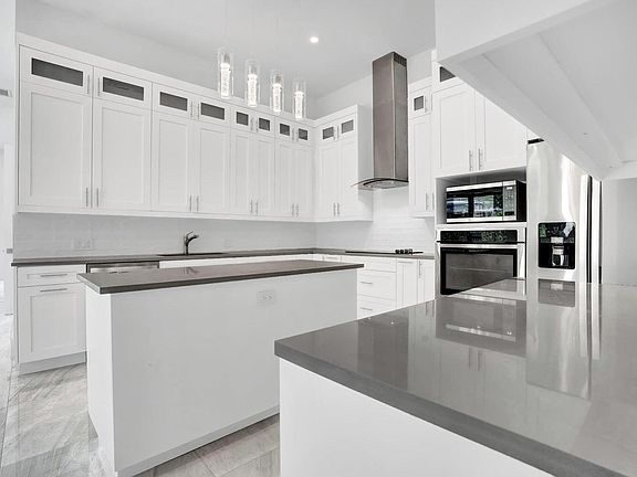5th image of 2517 Oceanview Ave E