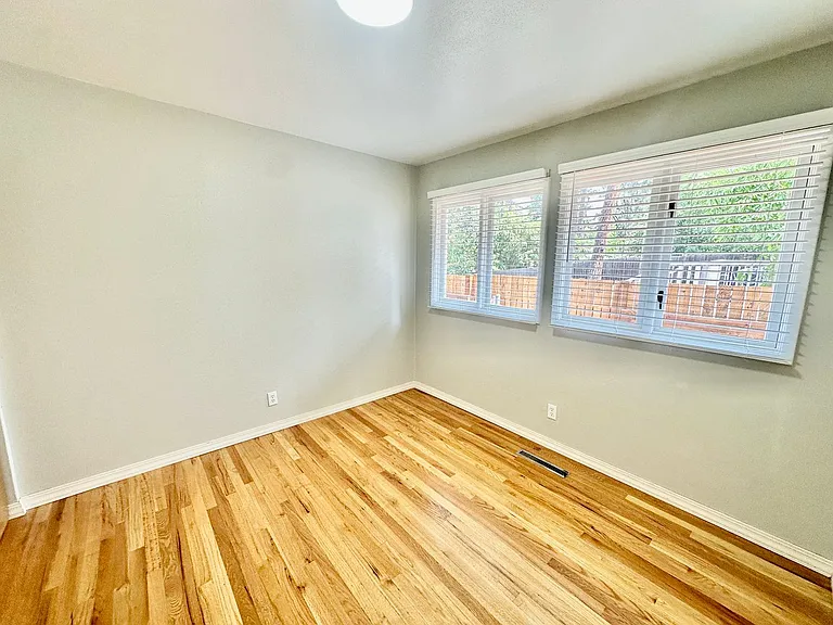 3907 E 11th Ave — Photo 10