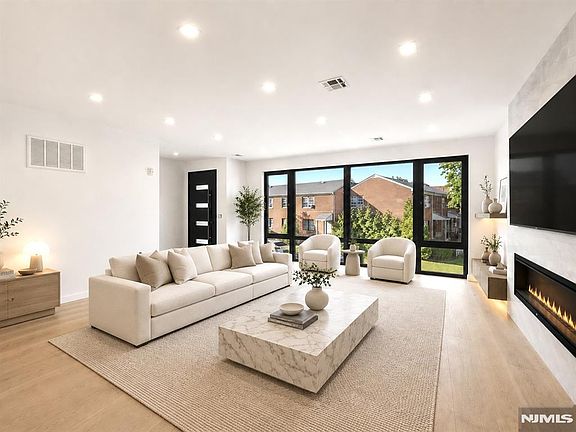 5th image of 188 Prospect St