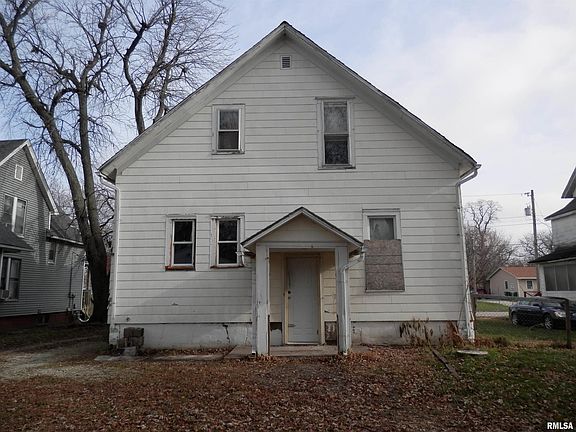 4th image of 216 Allens Ave