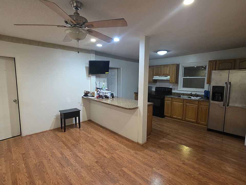 1st image of 98 Lafayette Park Floor 2