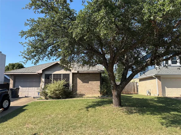 10228 Blue Bell Dr, Fort Worth, TX 76108