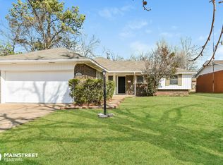 1113 W Woodcrest Dr, Midwest City, OK 73110