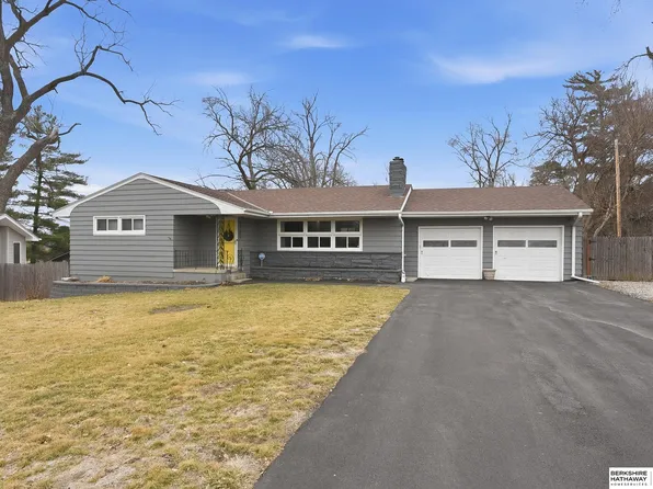 8120 Keystone Dr, Omaha, NE 68134
