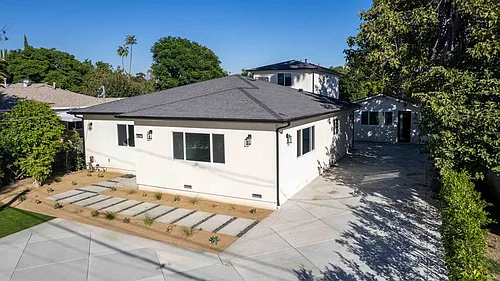 6842 Cedros Ave Photo 1