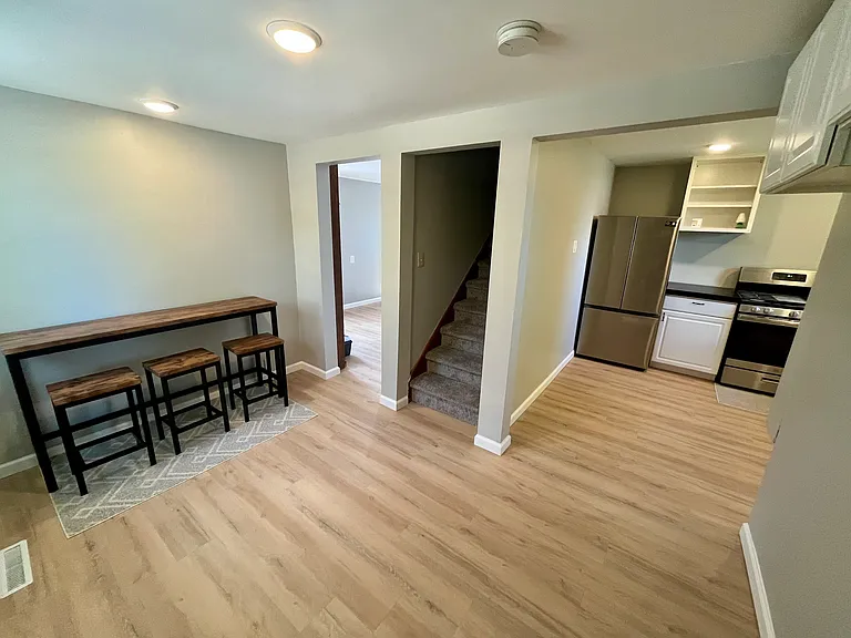 104 Cedar Ct — Photo 3