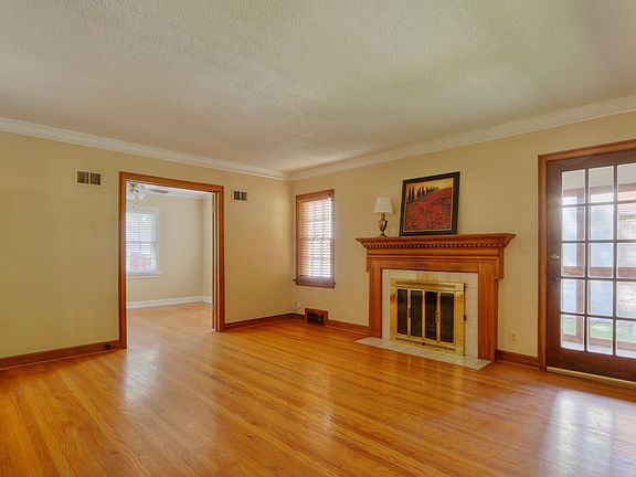3rd image of 235 E 72nd St