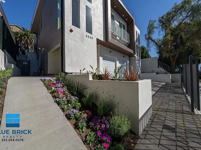 5239-5241 Huntington Dr S — Photo 56