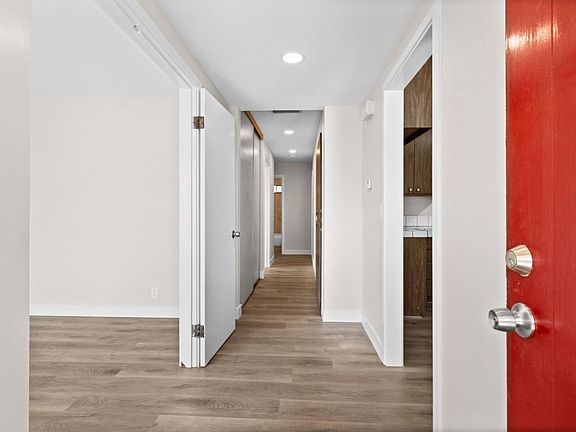 3rd image of 35 Shenado Pl