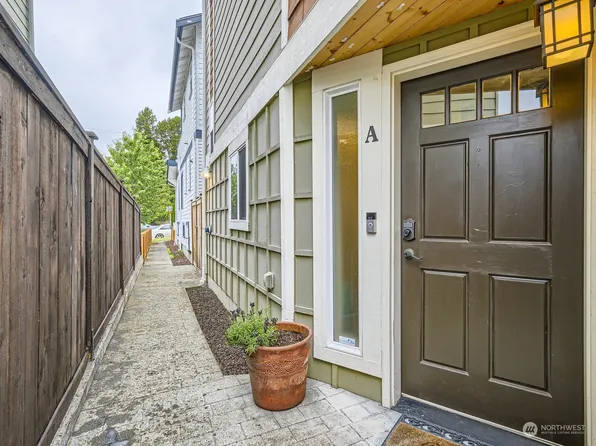 7462 4th Avenue NE #A, Seattle, WA 98115