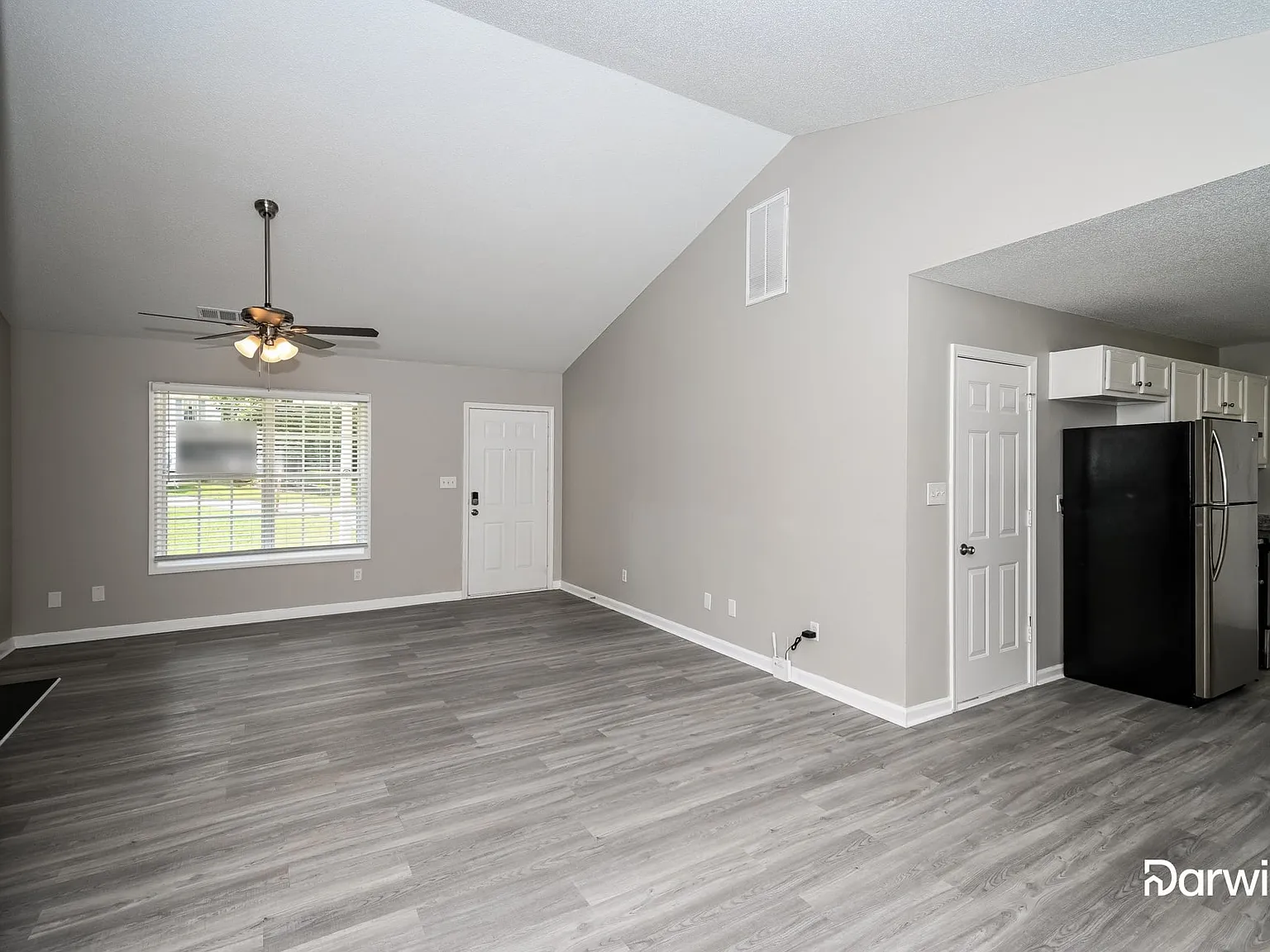 3 bed, 2.0 bath, 1256 sqft, $1,680 — Photo 4