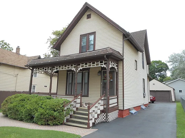 517 Mill St photo 1