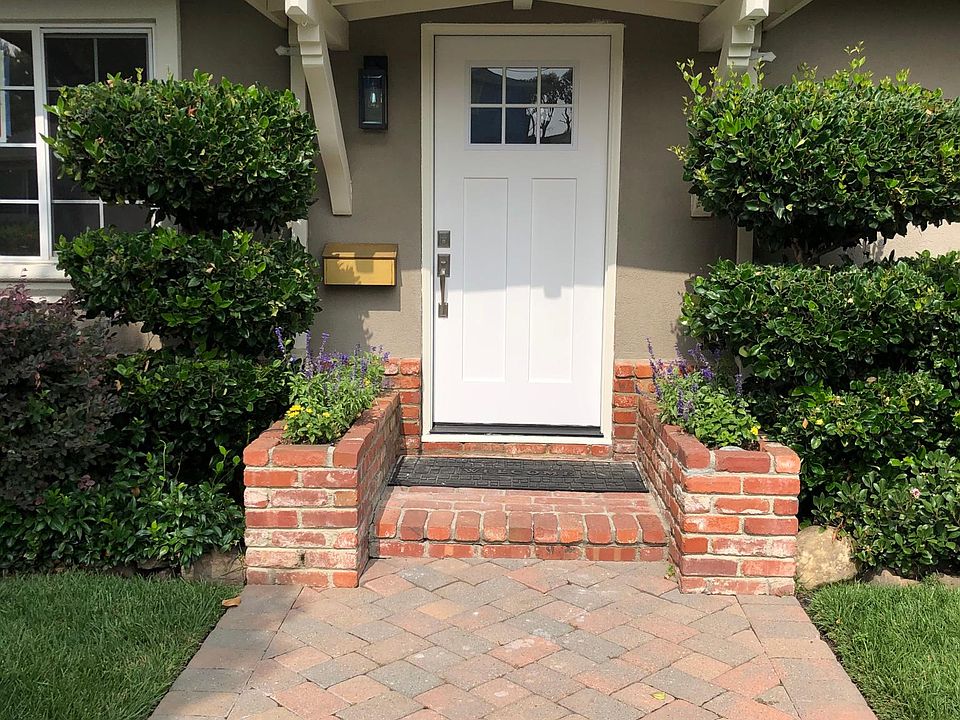 1st image of 1704 Oak Ave