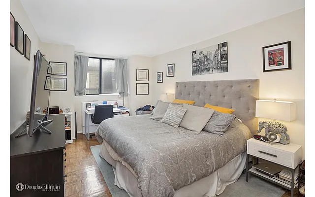 Rented by Douglas Elliman | media 27