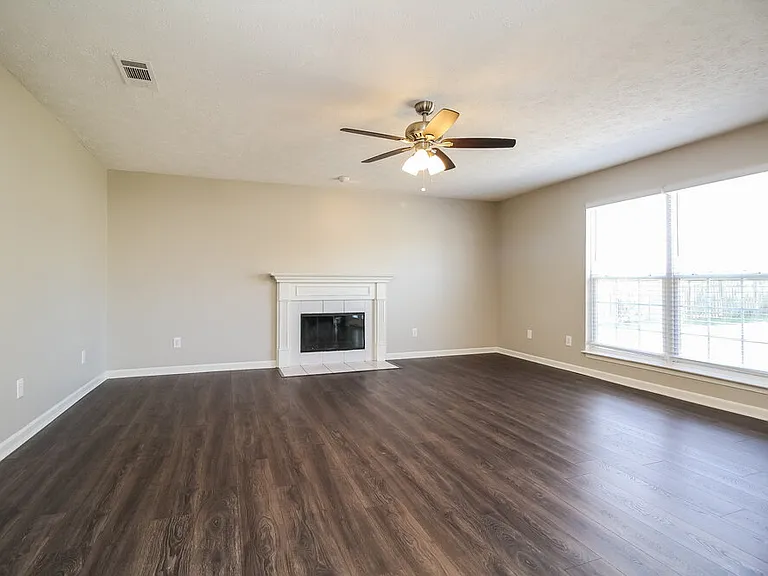 2215 New Port Dr — Photo 4