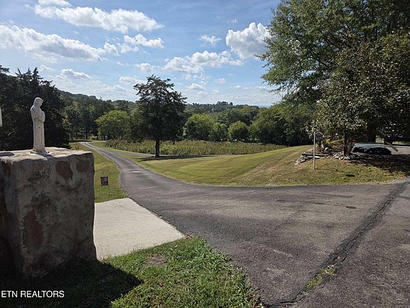 5th image of 572 Mountain Rd