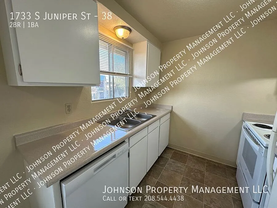 Building Photo - 1733 S Juniper St #38