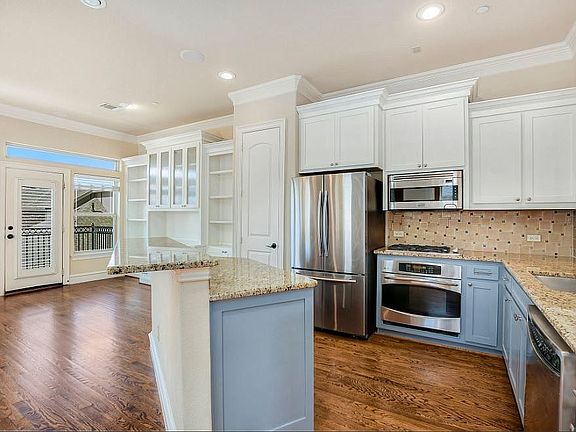 3rd image of 13613 New Castle Dr