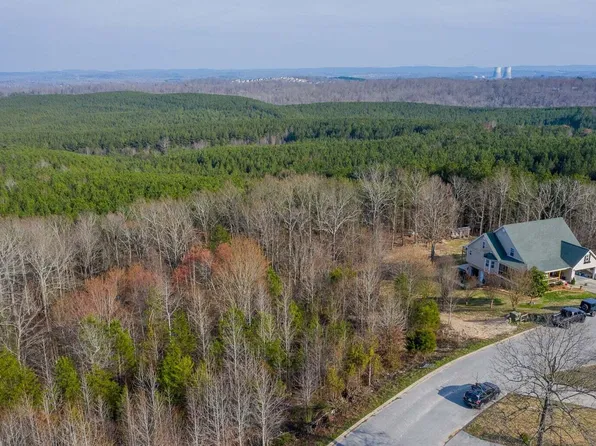 1055 Apollo Dr, Soddy Daisy, TN 37379