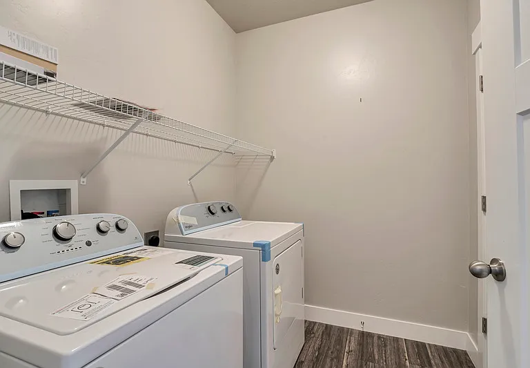 64 W Silver Springs Dr — Photo 13