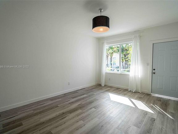 5th image of 1561 Jefferson Ave APT 9
