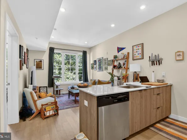 1701 S 4th St #203, Philadelphia, PA 19148