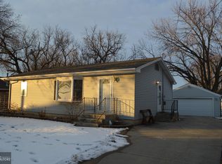 424 29th St SW, Mason City, IA 50401