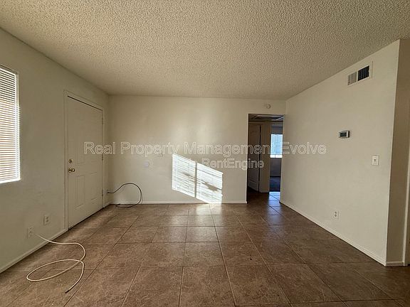 4th image of 1905 N Center St APT 1