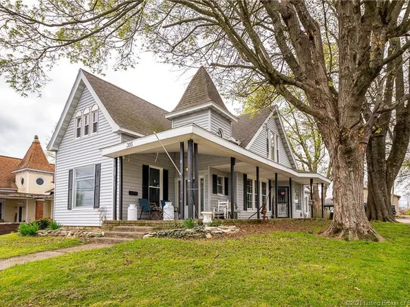305 E Mulberry St, Salem, IN 47167