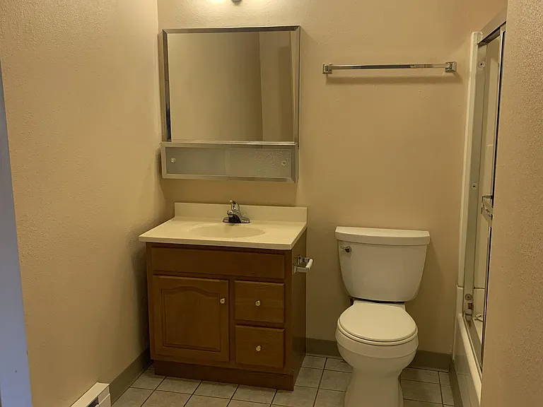 725 NW Pine St #3 — Photo 8