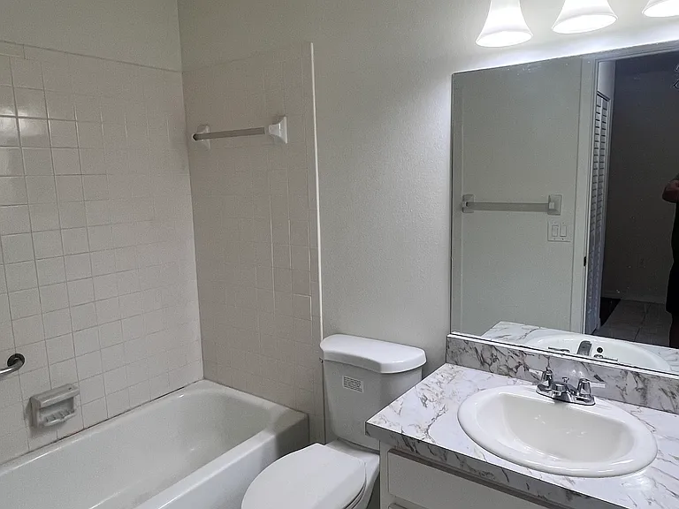 2928 Stilwell Ct — Photo 10