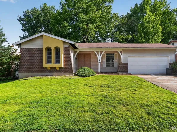 5129 Longhorn Trl, Florissant, MO 63033