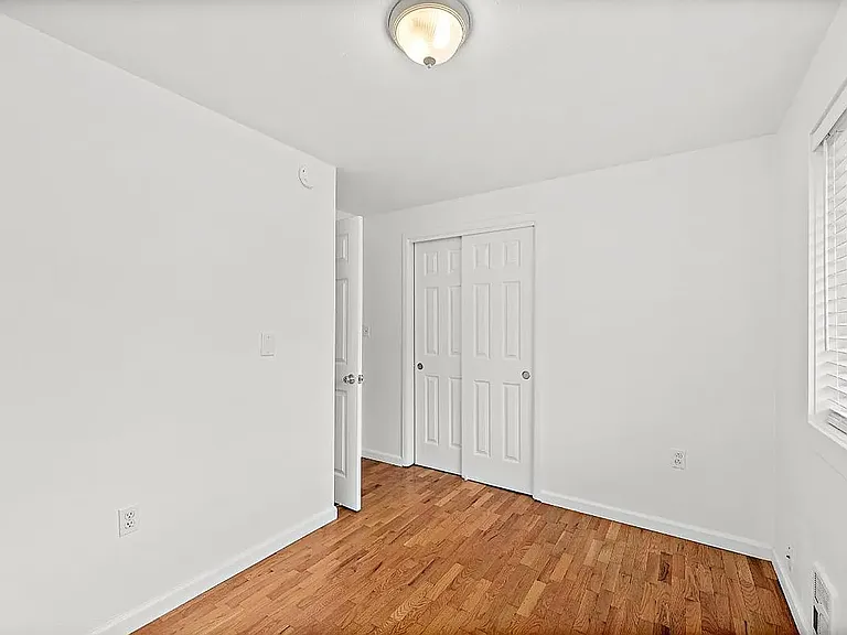 118 Violet Meadow St E — Photo 12