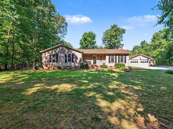 7711 Quail Hollow Dr, Hillsborough, NC 27278