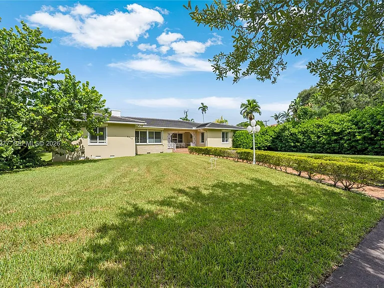 2514 E Granada Blvd — Photo 3