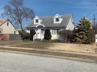 3661 Lark St, Levittown, NY 11756