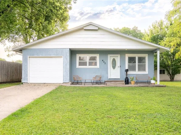 423 N Ohio St, Iola, KS 66749