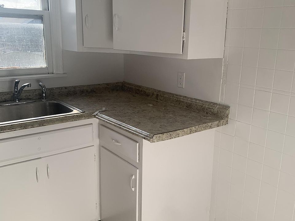 1st image of 279 Davidson Ave Floor 2