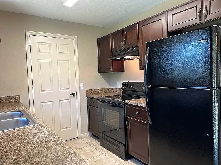 17184 SW 44th Cir — Photo 7