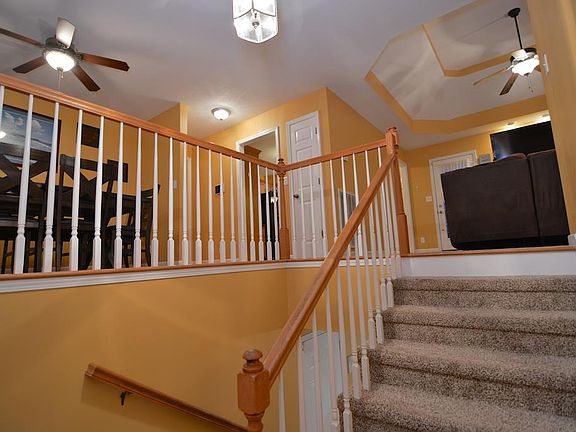 3rd image of 1200 Meadow Knoll Ln