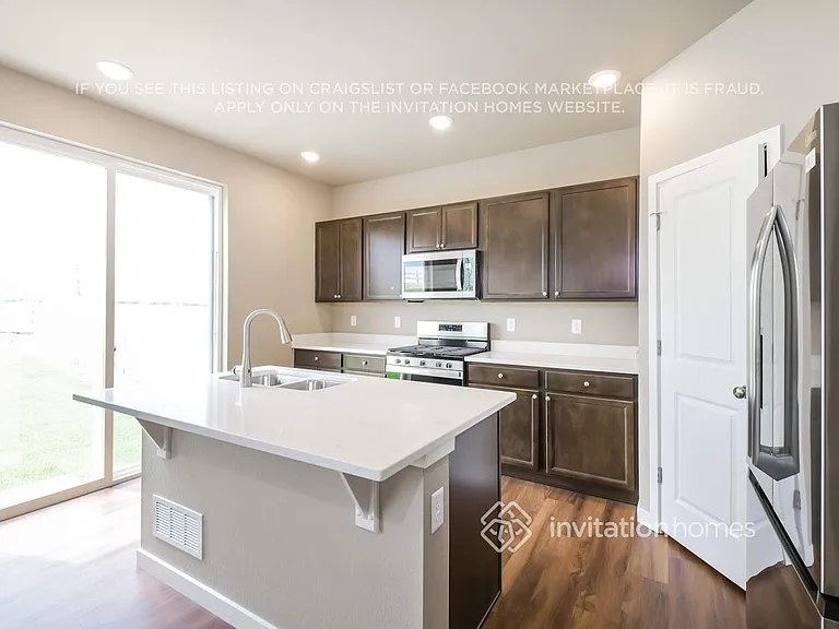 422 Elbert St — Photo 9
