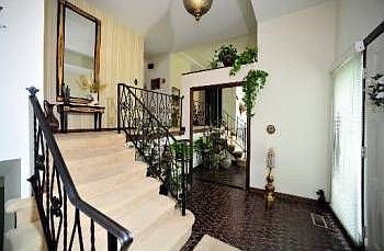 3rd image of 21W634 Dorchester Ct