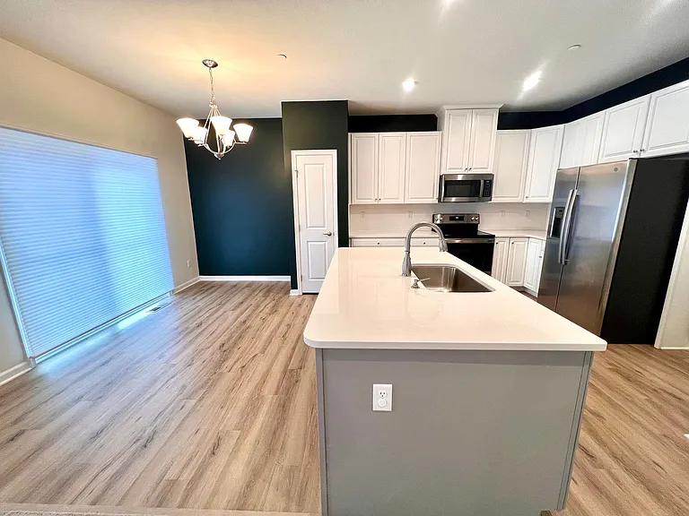 250 Cranesbill Dr — Photo 5