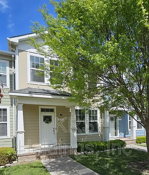 918 Hillside Ave — Photo 1