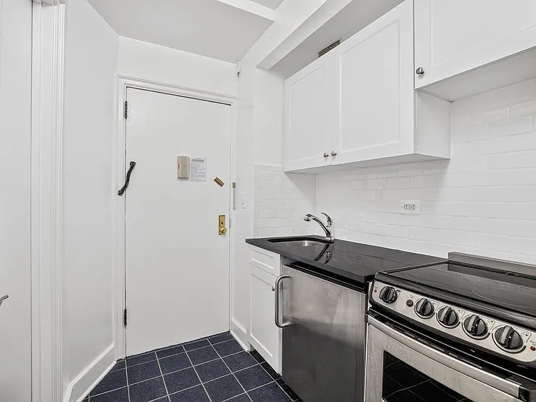 307 E 44th St #221 — Photo 7