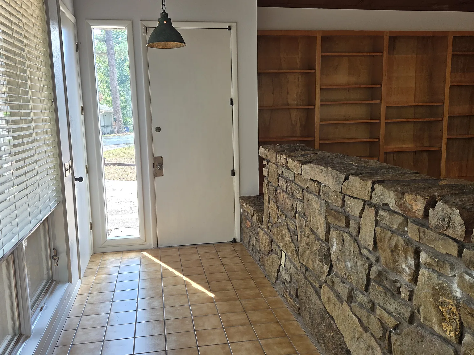 2 bed, 1588 sqft, $2,000 — Photo 3