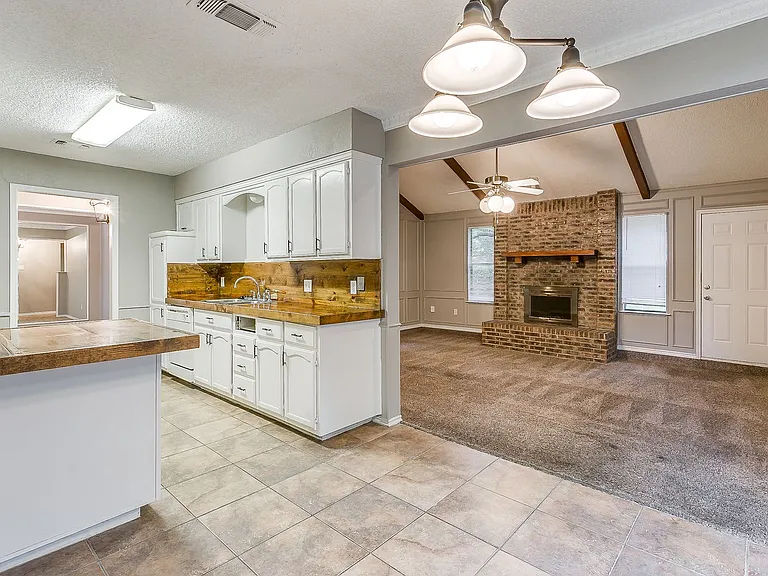 120 NE Alsbury Blvd — Photo 1