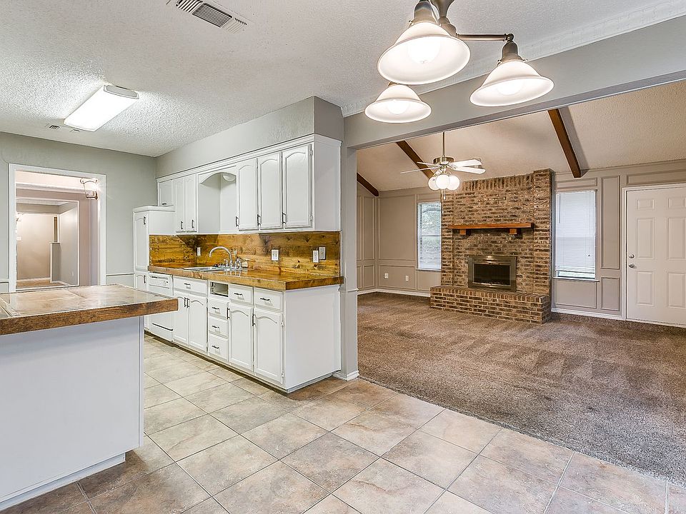 1st image of 120 NE Alsbury Blvd